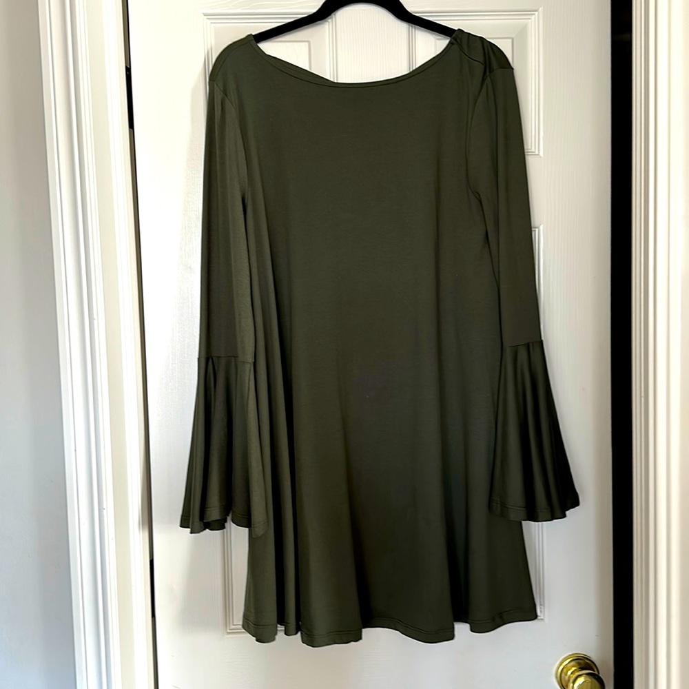 Size M Altard State mini dress. Olive green. Like new. Flare sleeve